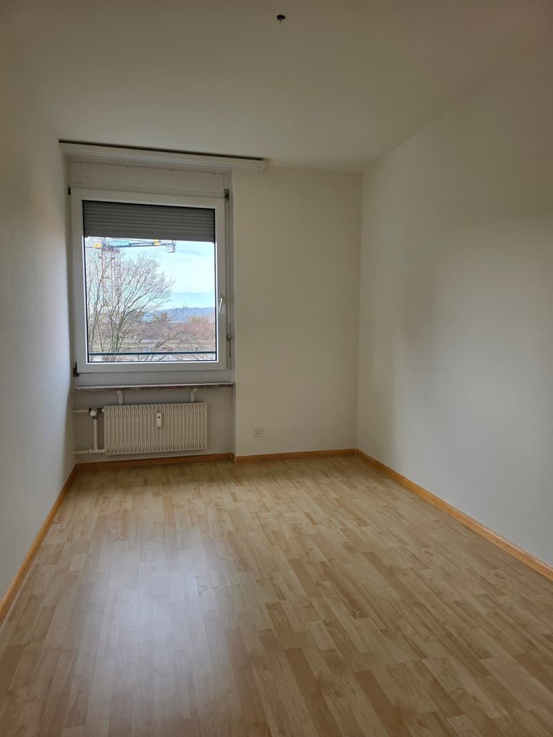 Hübsche,  helle 4-Zimmer-Whg mit toller Aussicht (6.OG mit Lift) in Arlesheim (9)
