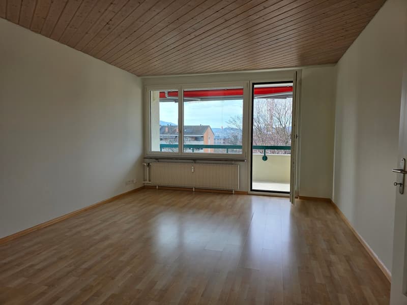 Hübsche,  helle 4-Zimmer-Whg mit toller Aussicht (6.OG mit Lift) in Arlesheim (3)