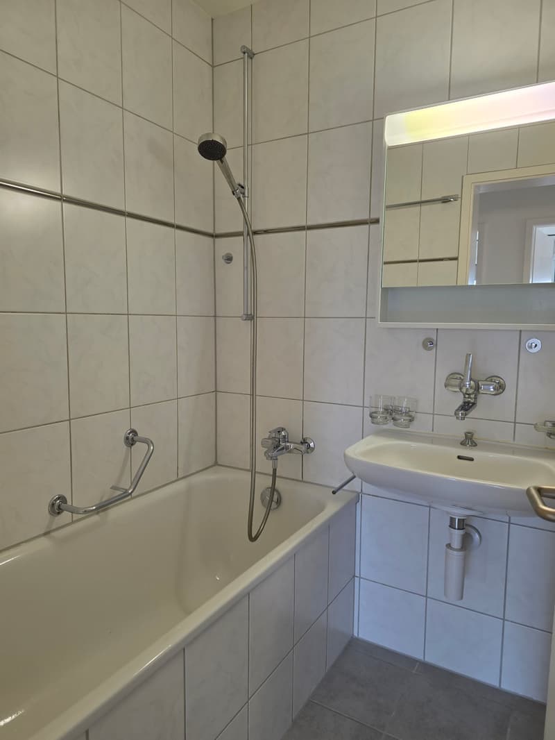 Hübsche,  helle 4-Zimmer-Whg mit toller Aussicht (6.OG mit Lift) in Arlesheim (6)