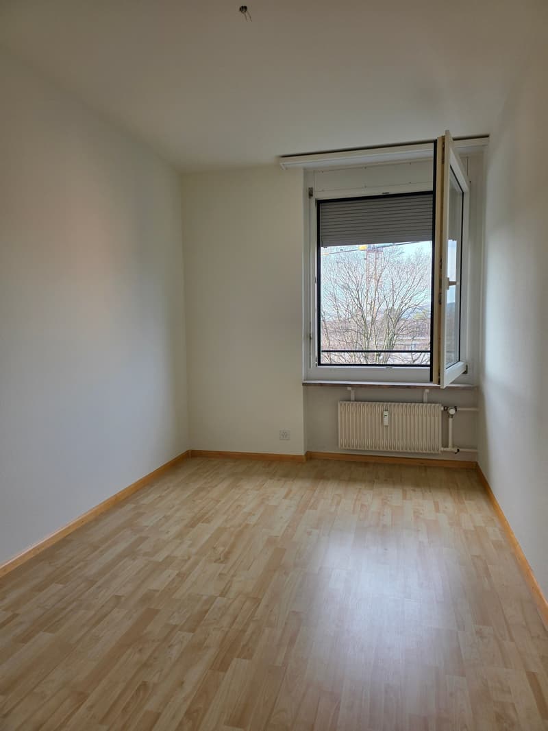 Hübsche,  helle 4-Zimmer-Whg mit toller Aussicht (6.OG mit Lift) in Arlesheim (8)
