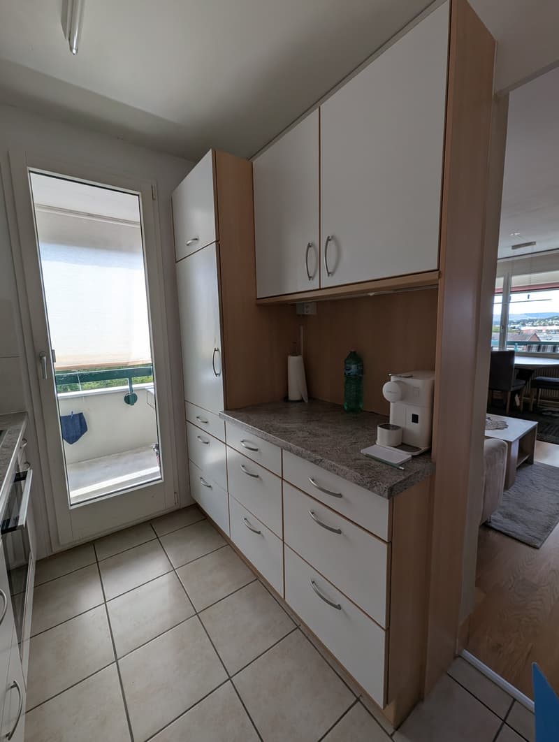 Hübsche,  helle 4-Zimmer-Whg mit toller Aussicht (6.OG mit Lift) in Arlesheim (3)