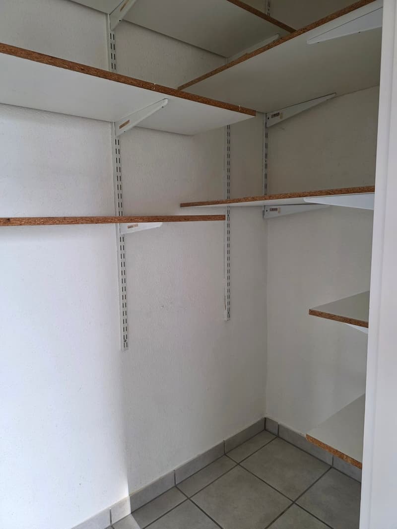 Hübsche,  helle 4-Zimmer-Whg mit toller Aussicht (6.OG mit Lift) in Arlesheim (11)