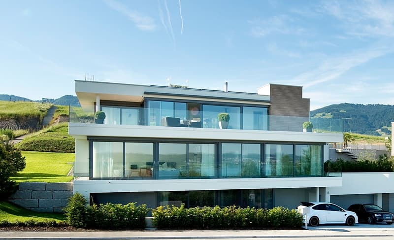 Moderne Villa mit Einliegerwohnung, beheizter Aussenpool, unverbaubare Seesicht (2)