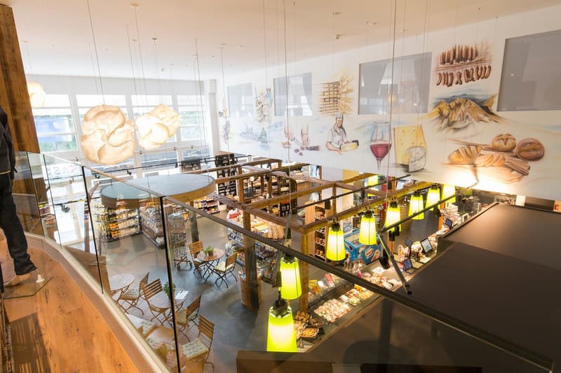 Superbe objet commercial avec de nombreuses possibilités (magasin/exposition/bureau/....) (7)