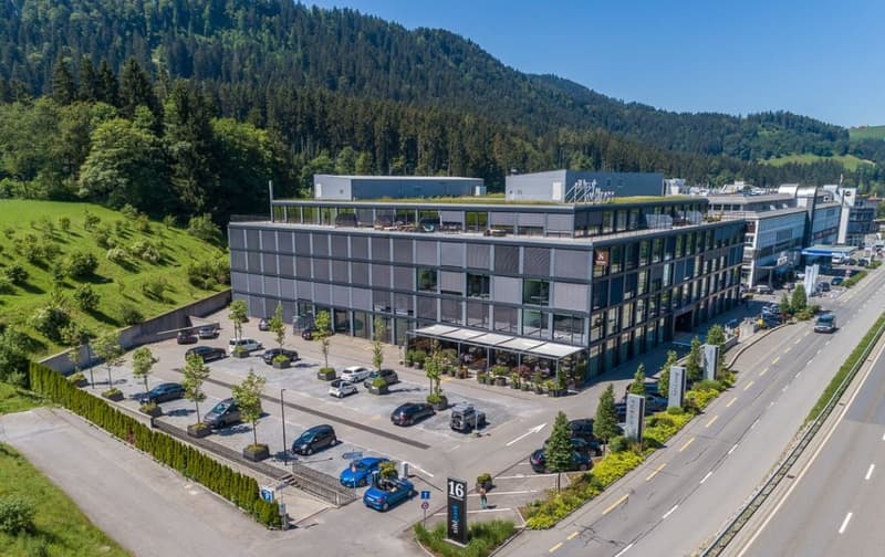 Toll ausgebautes Büro im steuergünstigen Schindellegi (10)