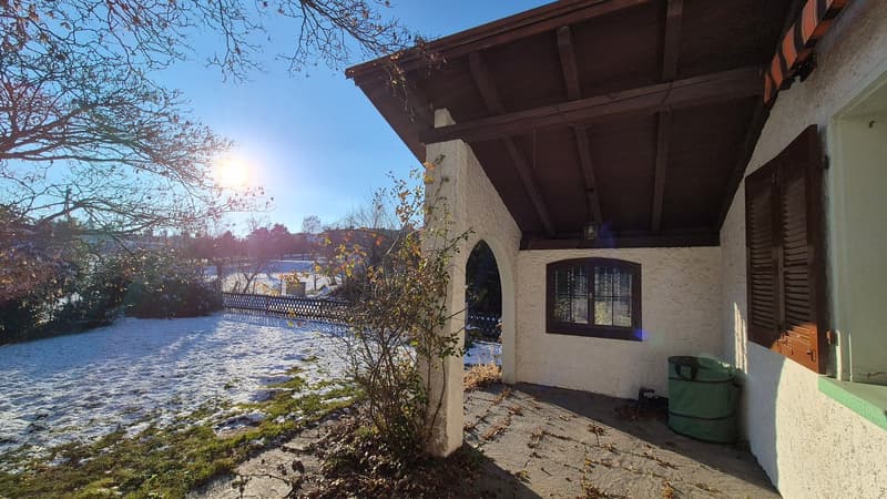 Charming single-family house with great garden and lots of potential (10)