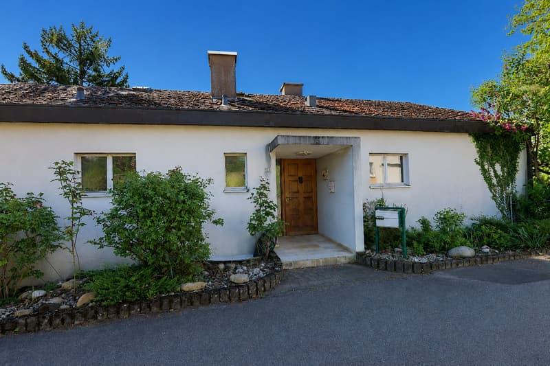 Charmantes Einfamilienhaus mit Pool und grossem Garten in Kyburg-Buchegg (7)