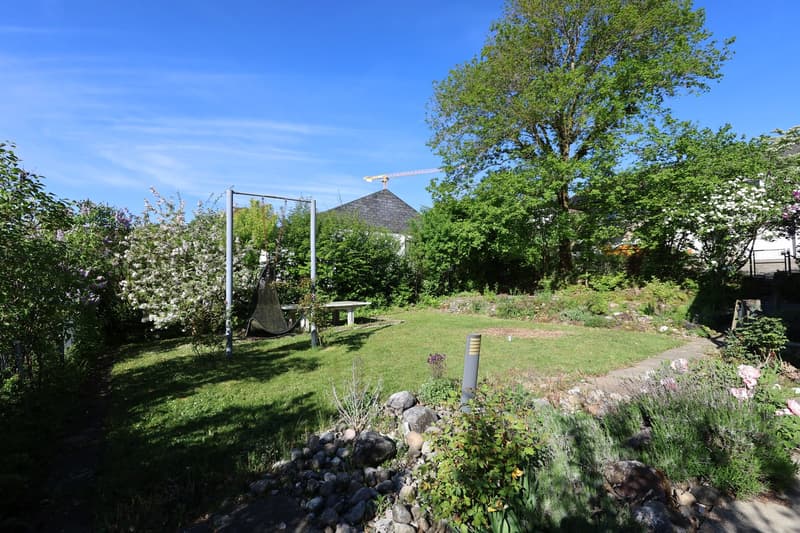 Charmantes Einfamilienhaus mit Pool und grossem Garten in Kyburg-Buchegg (4)