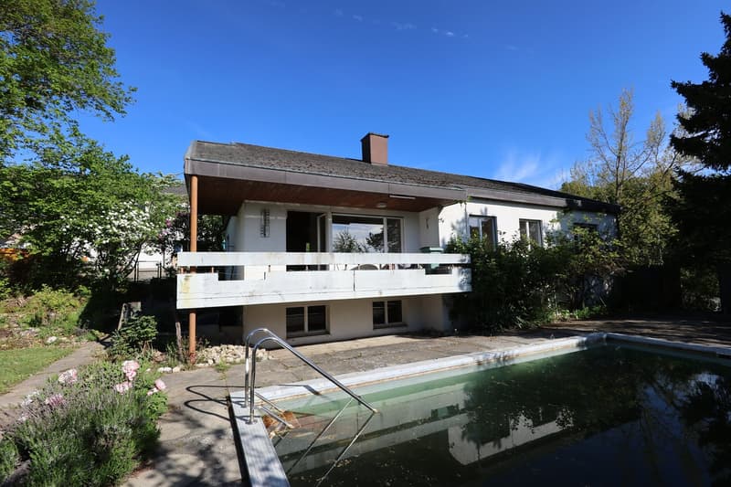 Charmantes Einfamilienhaus mit Pool und grossem Garten in Kyburg-Buchegg (2)