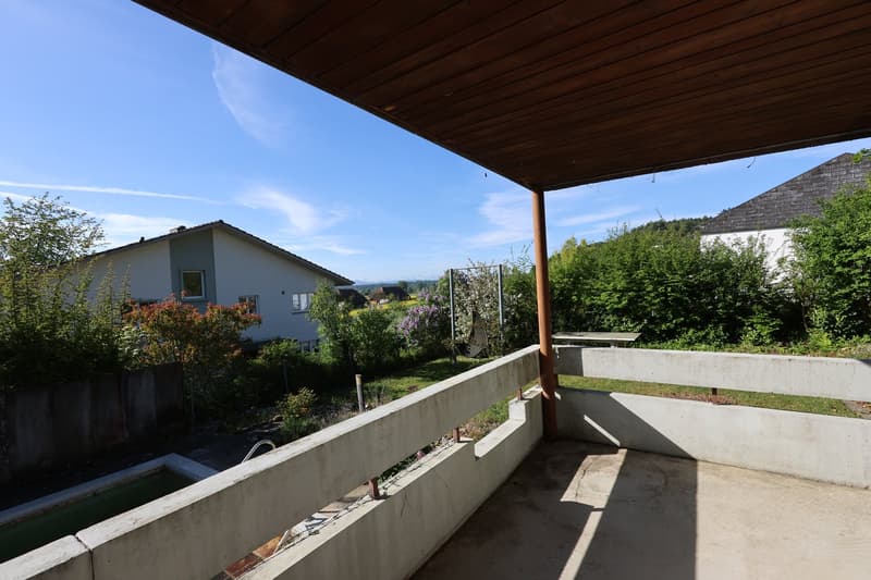 Charmantes Einfamilienhaus mit Pool und grossem Garten in Kyburg-Buchegg (5)