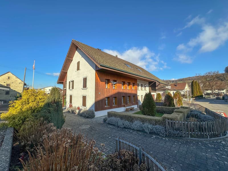 Attractive two-family house with development potential in the heart of Gränichen (3)