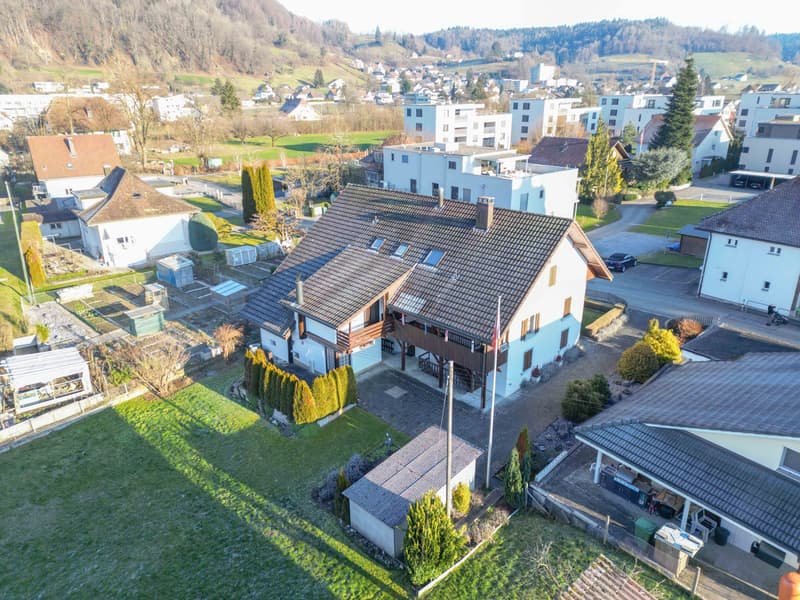 Attractive two-family house with development potential in the heart of Gränichen (2)
