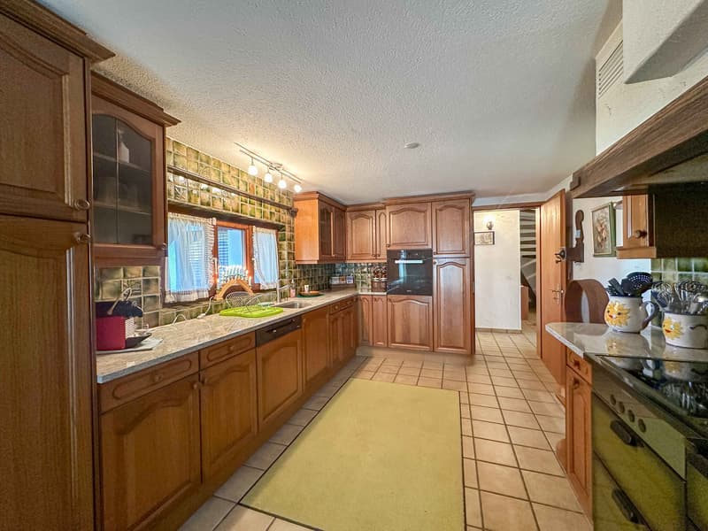 Attractive two-family house with development potential in the heart of Gränichen (8)