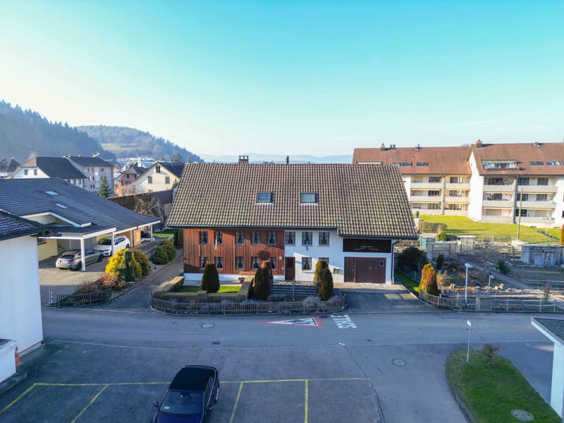 Attractive two-family house with development potential in the heart of Gränichen (4)