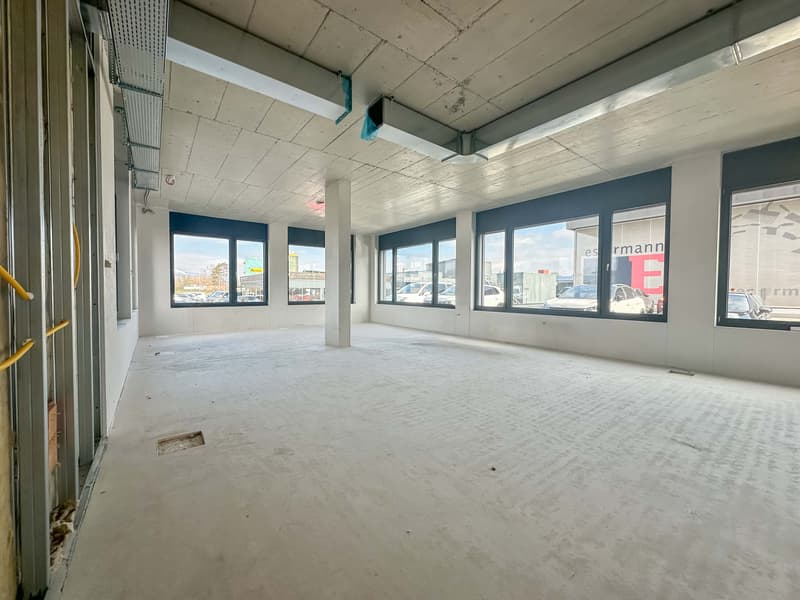 Espace commercial attrayant dans un emplacement très fréquenté (5)