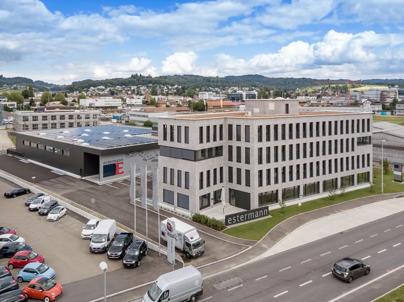 Espace commercial attrayant dans un emplacement très fréquenté (1)