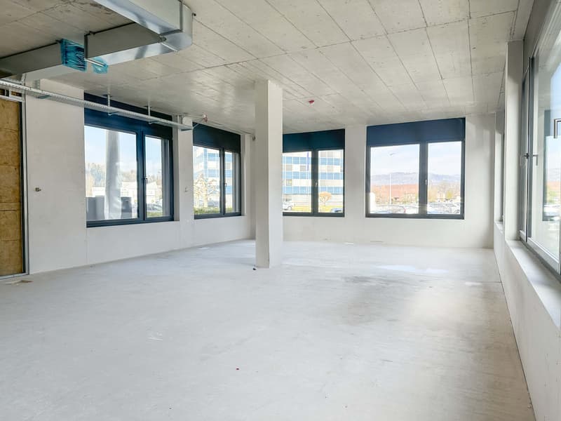 Spazio commerciale attraente in una posizione molto frequentata (6)
