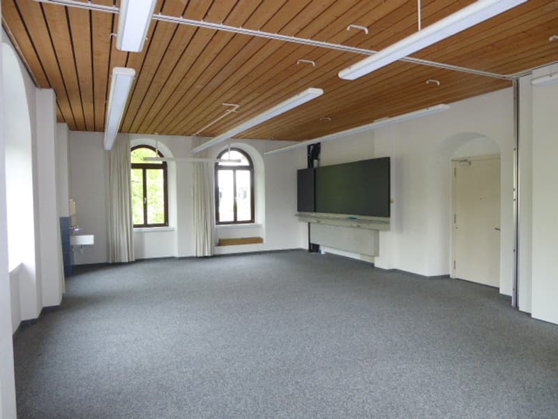 Multifunctional and high-quality office and training rooms (2)