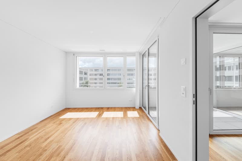Schlafzimmer mit Zugang zur Loggia