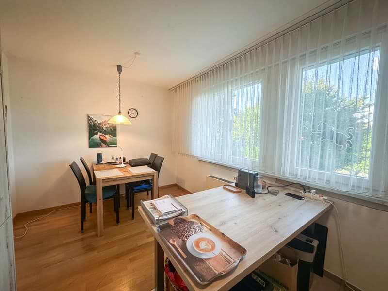 Helle und sanierte 3.5-Zimmerwohnung mit Balkon und Tiefgaragenbox (3)