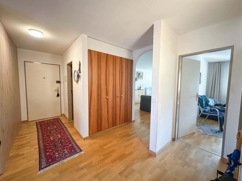 Helle und sanierte 3.5-Zimmerwohnung mit Balkon und Tiefgaragenbox (2)