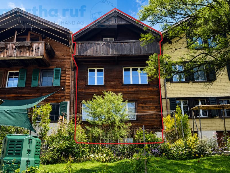 Middle house with charm and a view of the lake (2)