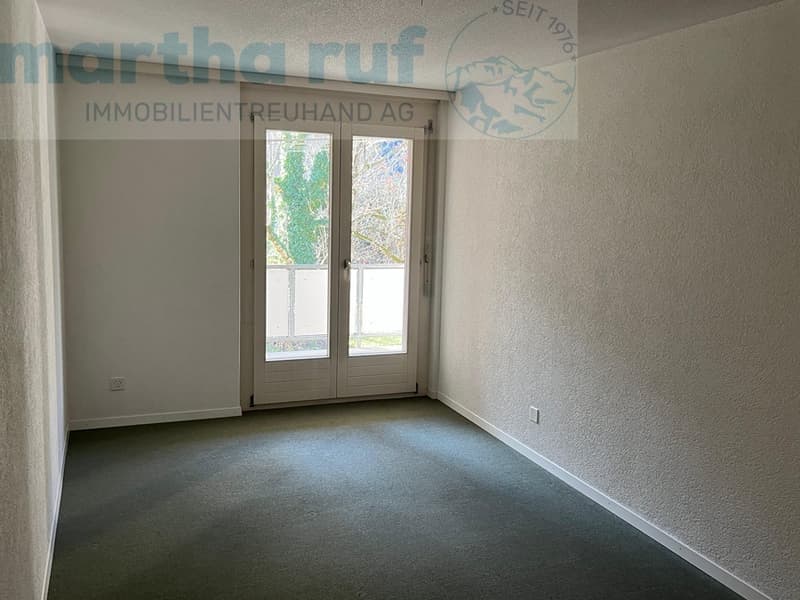 Kinderzimmer mit Austritt auf Balkon