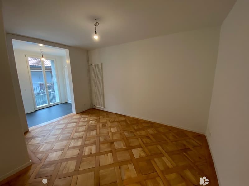 Wohnzimmer mit Zugang zu Veranda/Essplatz