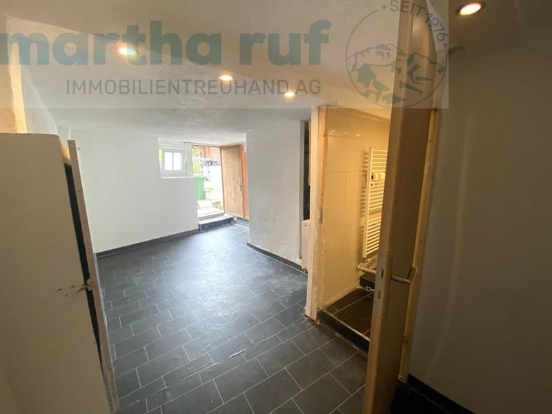 Casa con appartamento e spazio commerciale (8)