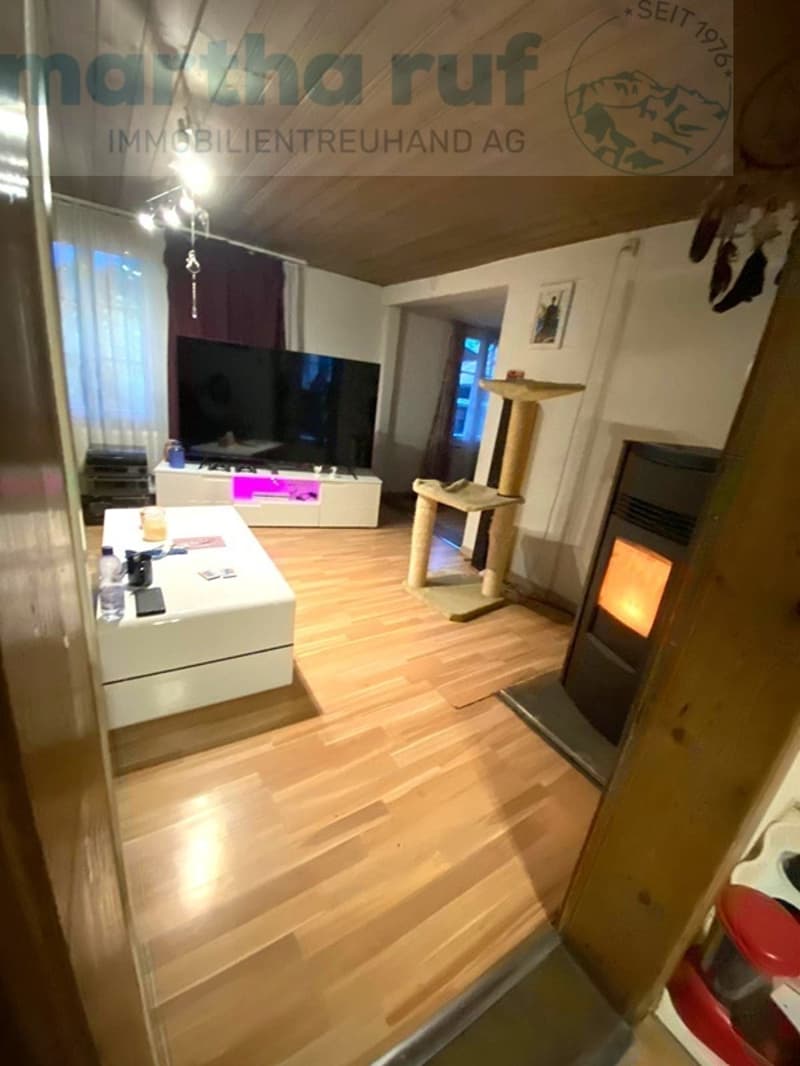 Casa con appartamento e spazio commerciale (2)