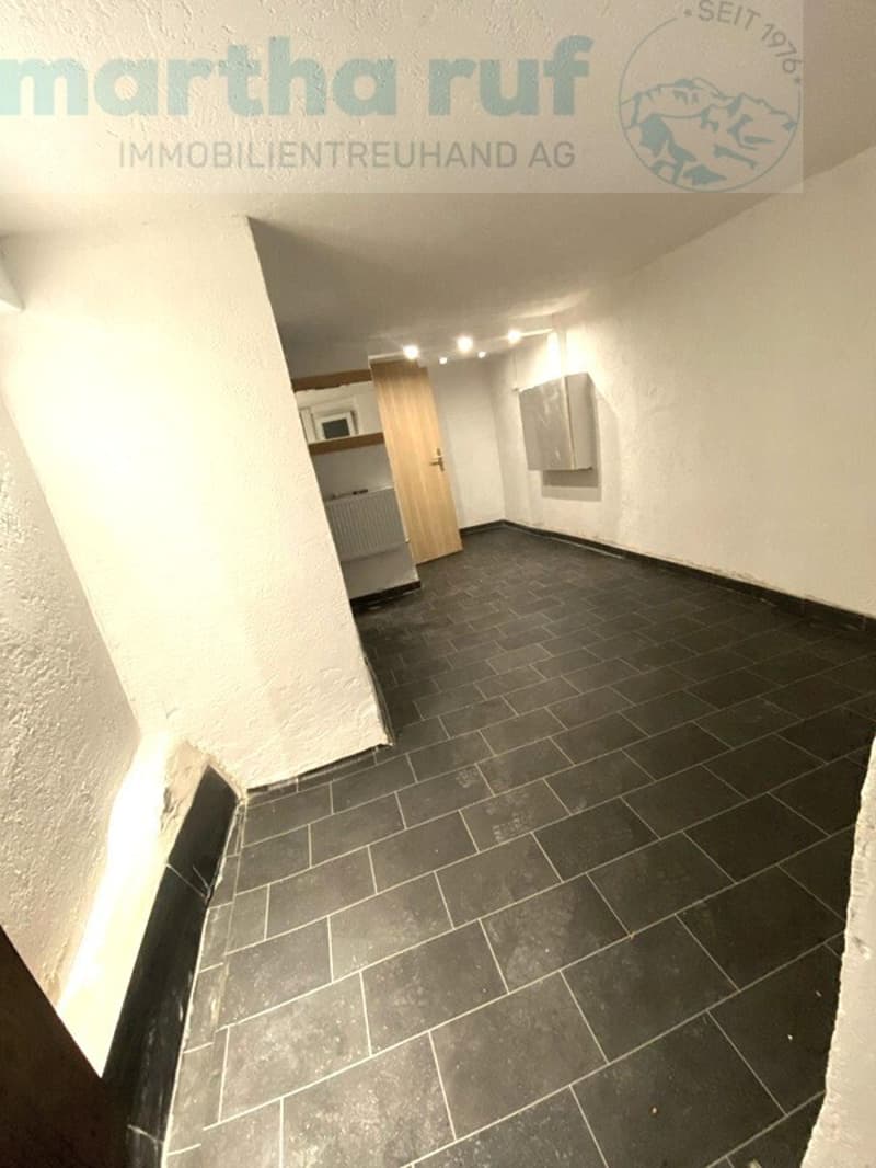 Casa con appartamento e spazio commerciale (9)
