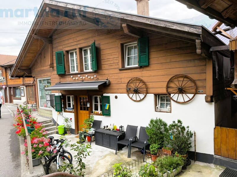 Casa con appartamento e spazio commerciale (1)