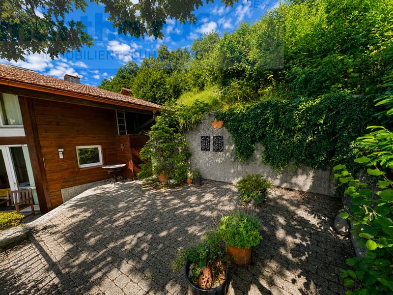 kleiner Gartenanteil oberhalb Sitzplatz