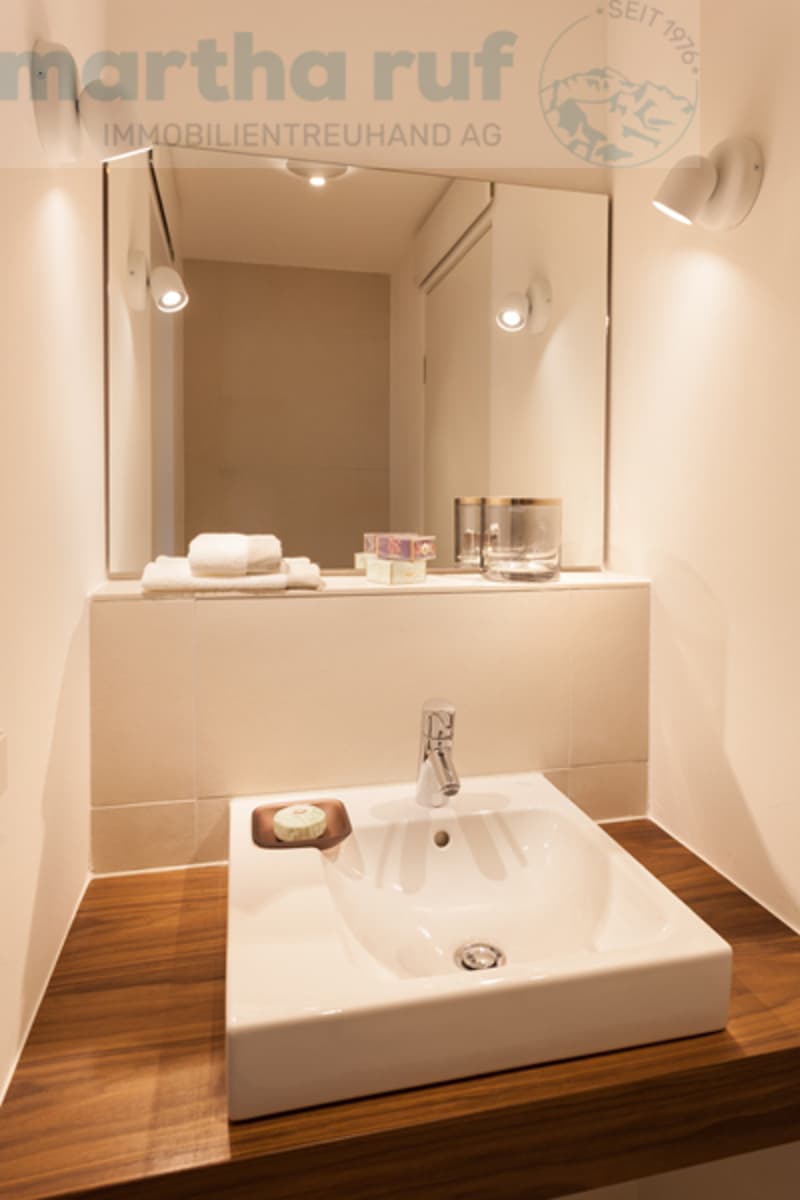 Im Zentrum gelegene, helle 4.5- Zimmer Wohnung mit Lift (9)