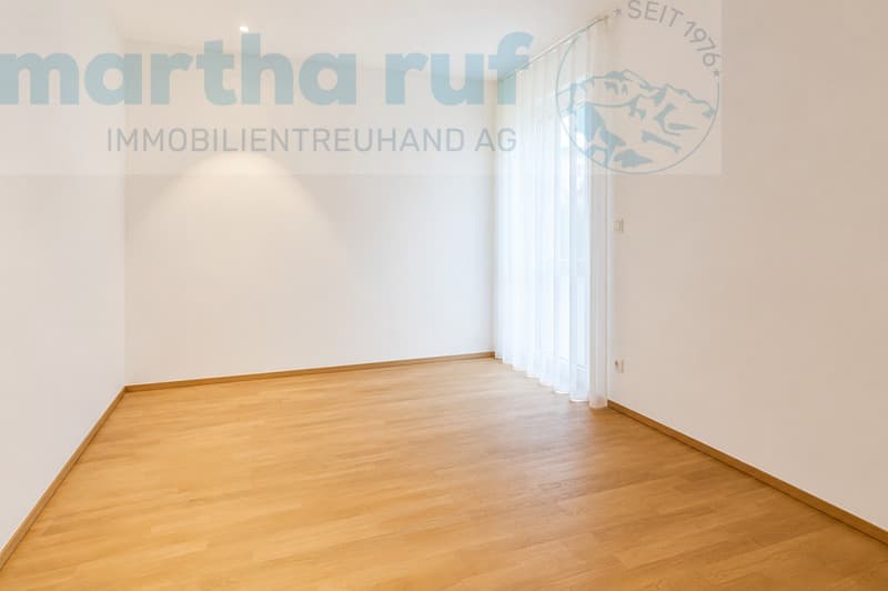 Im Zentrum gelegene, helle 4.5- Zimmer Wohnung mit Lift (5)