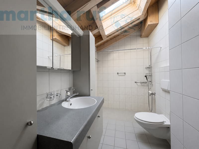Badezimmer mit Dusche