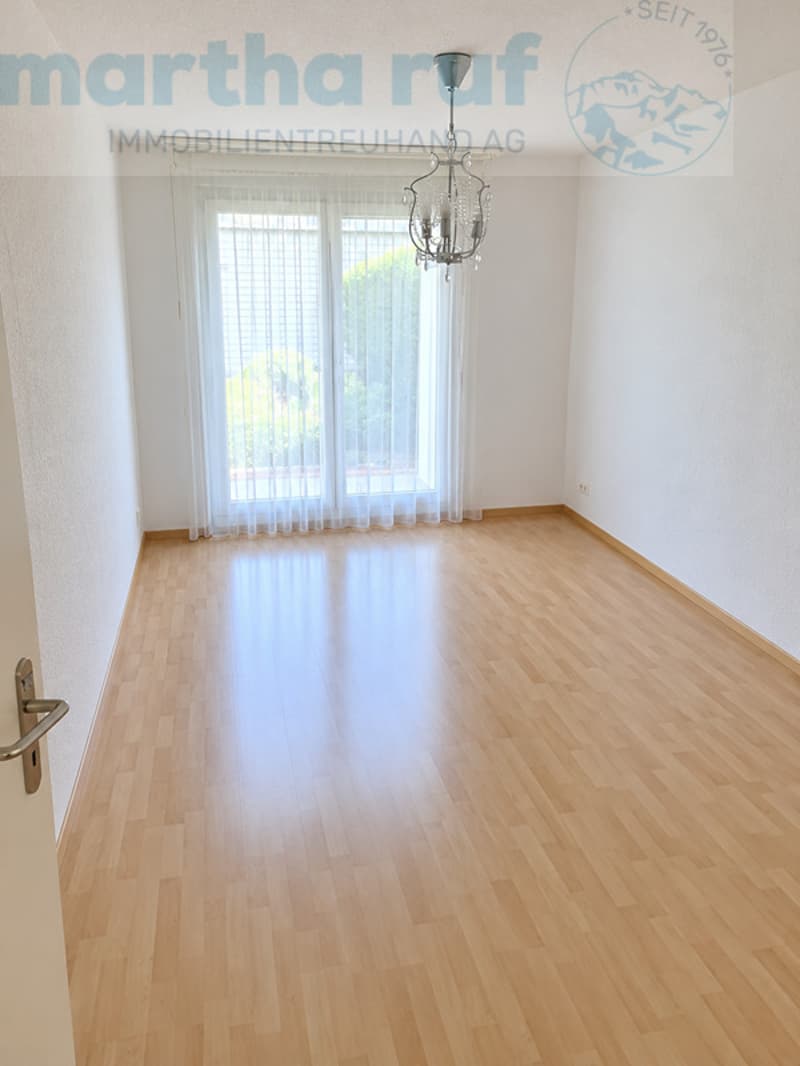 Helle, grosszügige 4.5-Zimmer-Wohnung mit grossem Gartensitzplatz (6)
