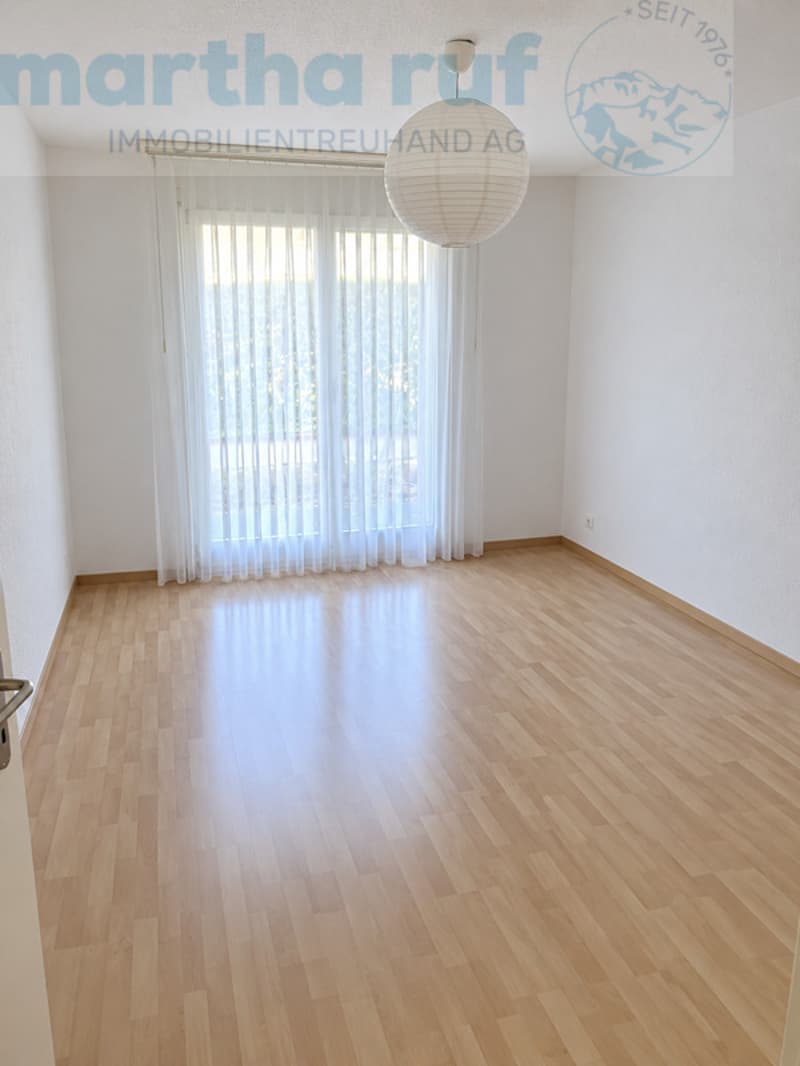 Helle, grosszügige 4.5-Zimmer-Wohnung mit grossem Gartensitzplatz (7)