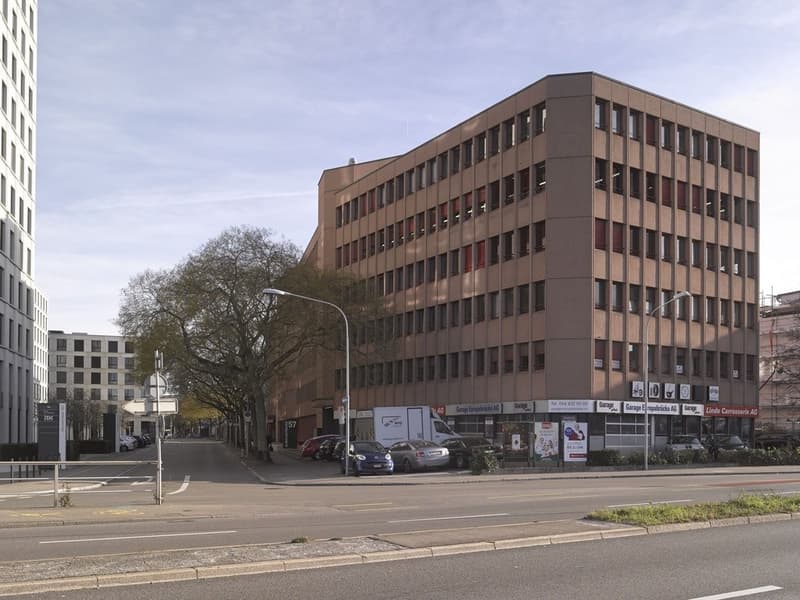 Place de stationnement à louer dans le district 9 Altstetten (2)