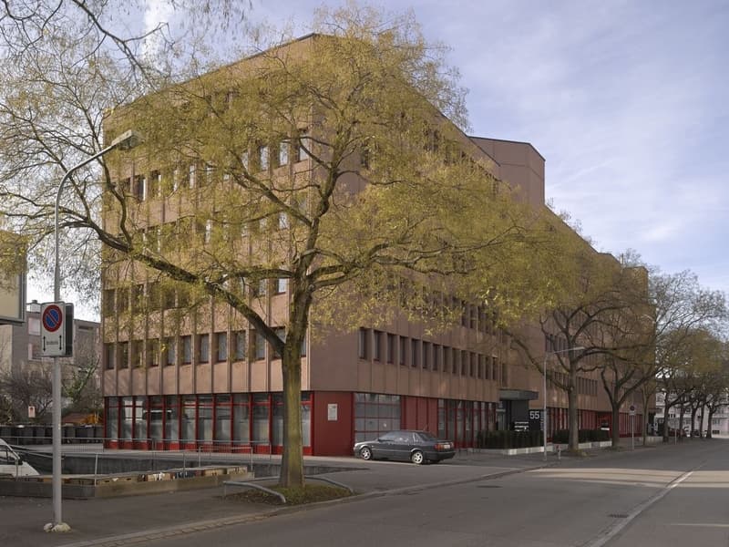 Place de stationnement à louer dans le district 9 Altstetten (1)