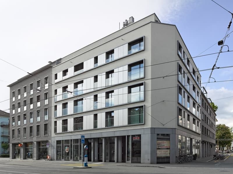 Einstellplatz gegenüber dem Bezirksgericht (1)