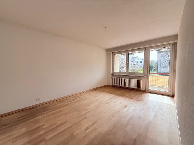 empty room, wooden floor, white walls, sliding glass doors, balcony, radiator