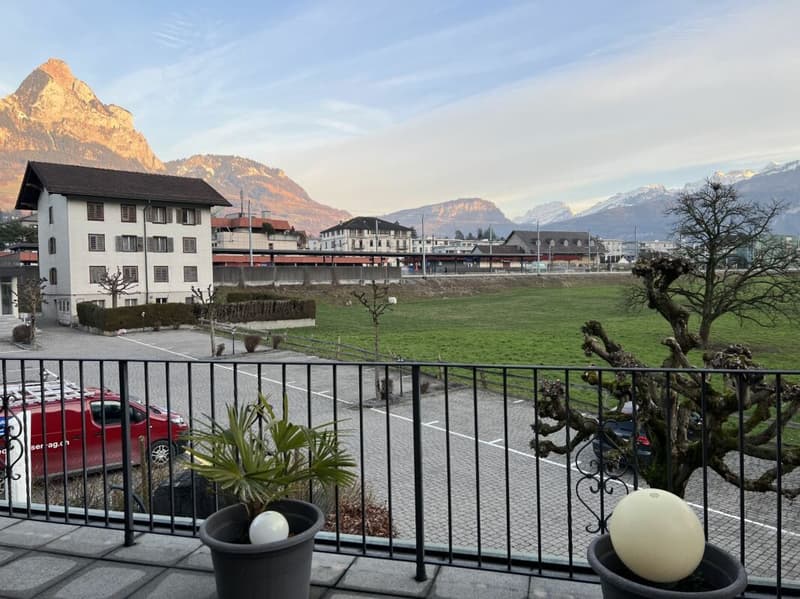 Parcheggi direttamente dietro la stazione di Seewen (2)
