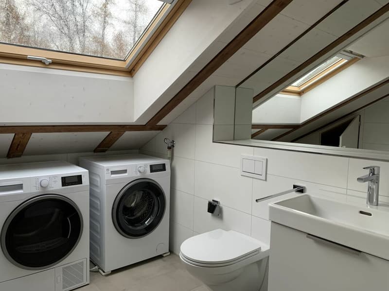 Bad/WC mit Waschmaschine und Tumbler
