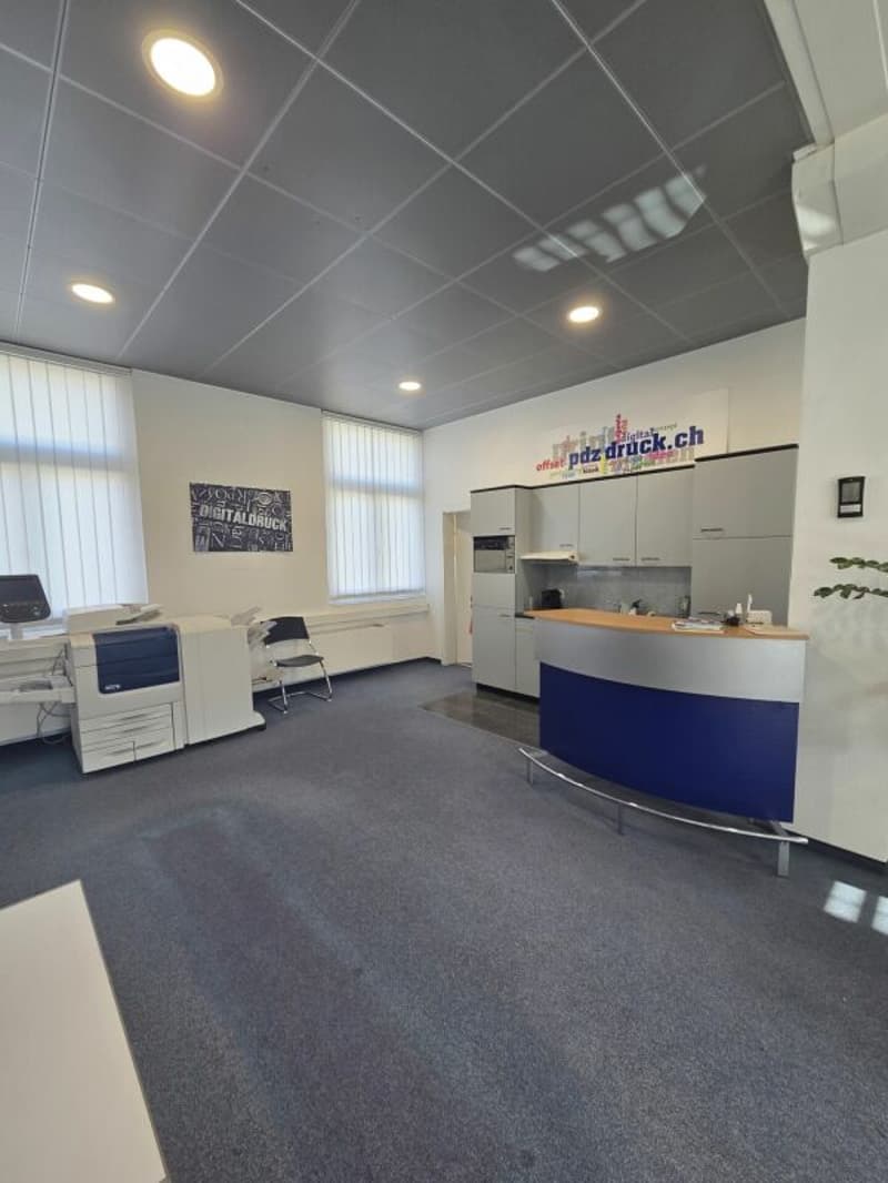 Commercial space near train station (1)