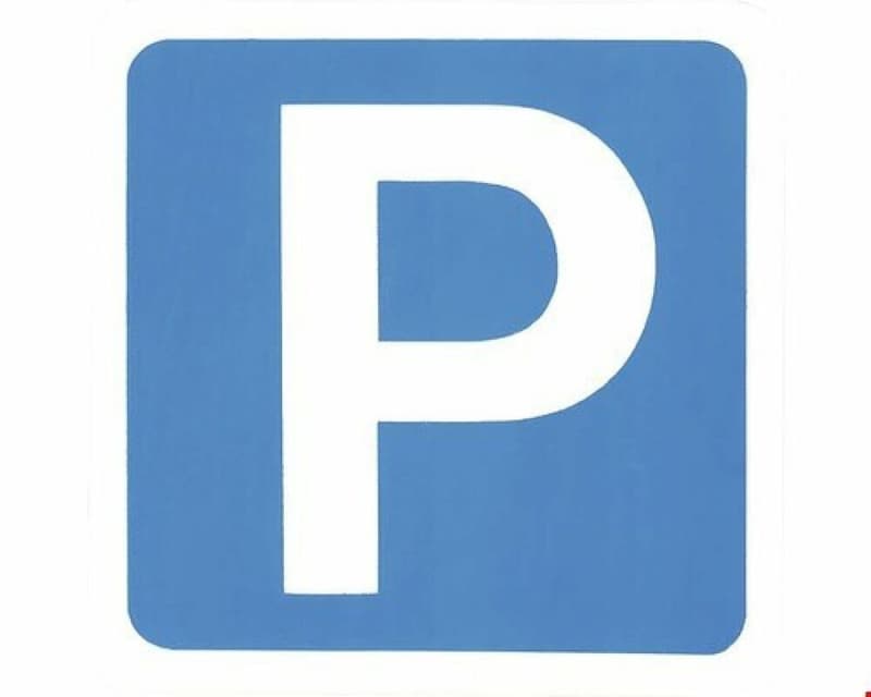 Aussenparkplatz in der Stadt (1)