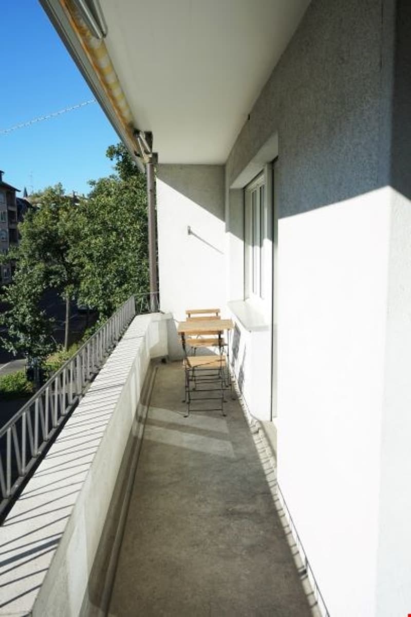 SCH302D balcony