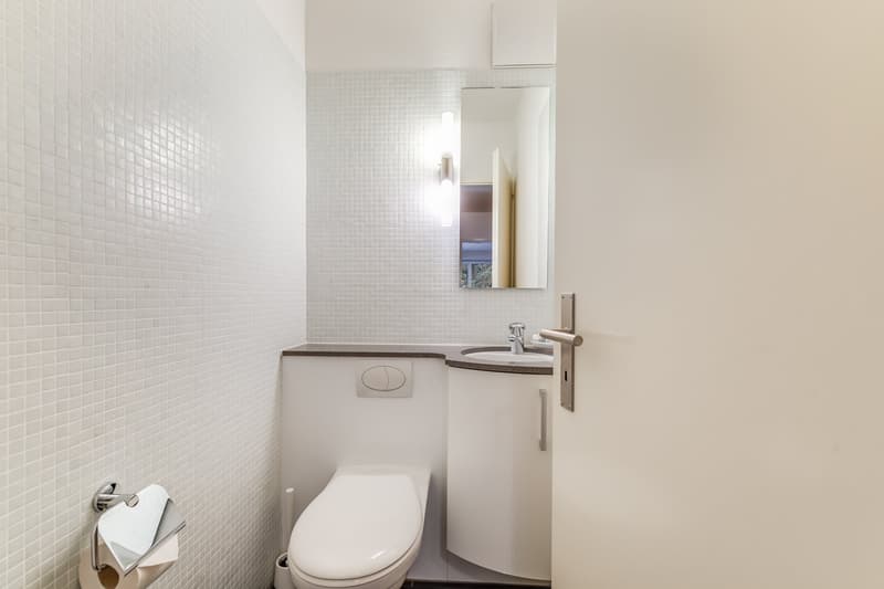 SCH071C bathroom 2