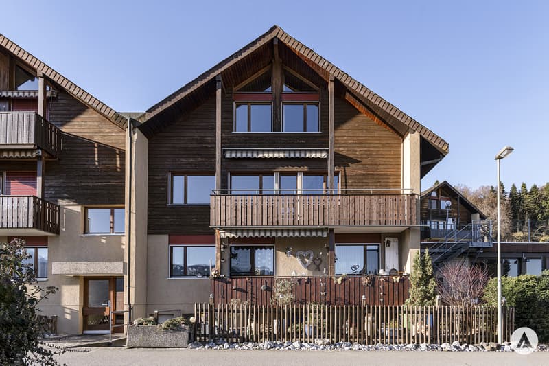 Charming Maisonette with Beautiful Distant View (8)