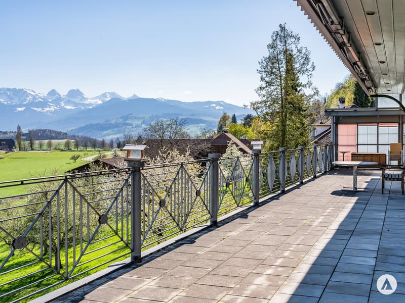 Live like royalty: Country house villa with building plot (5)